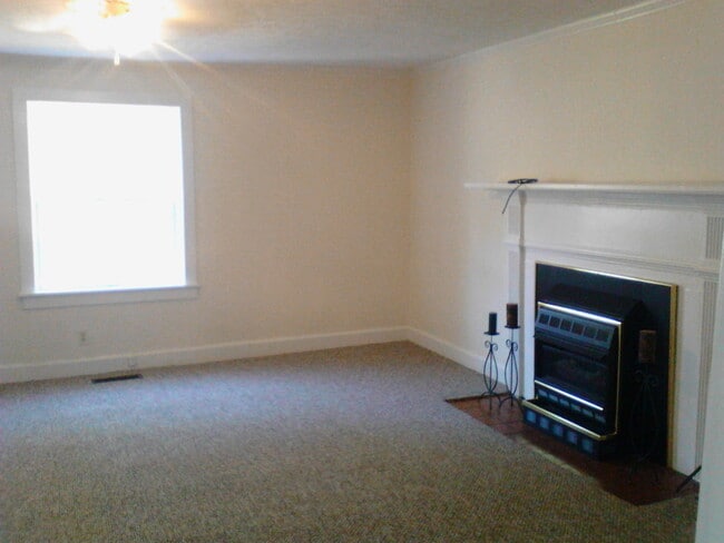 Building Photo - 205 N Cedar St