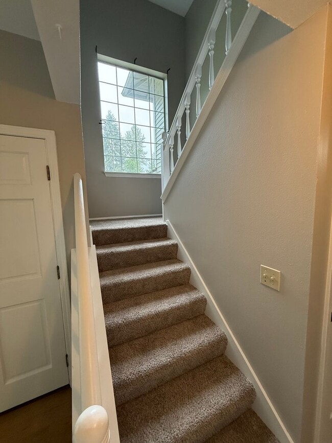 Building Photo - 4 Bedroom 2.5 Bath. Cul-de-Sac Home. New P...