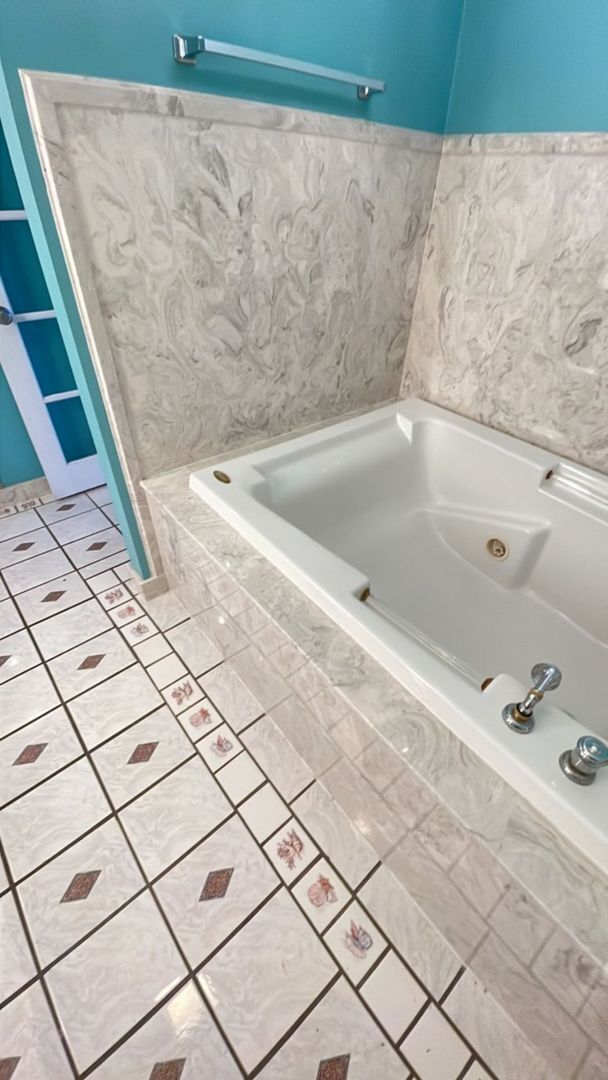 Building Photo - 3 BD 2 BA Home in the Bayou View School Di...