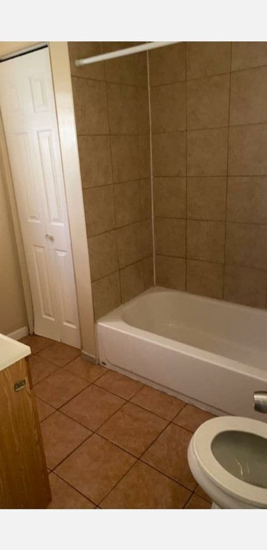 Building Photo - BIG 3 Bedroom House For Rent