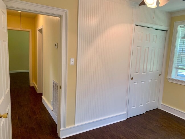 Building Photo - Adorable East Nashville Cottage