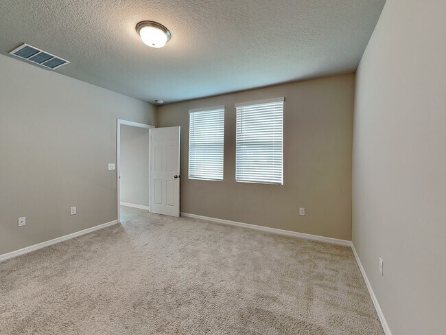 Building Photo - 2410 Brassie Ct