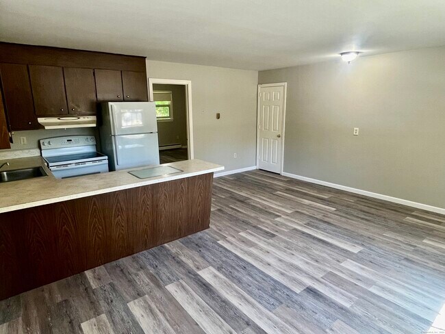 Building Photo - 15 Peggy Ln