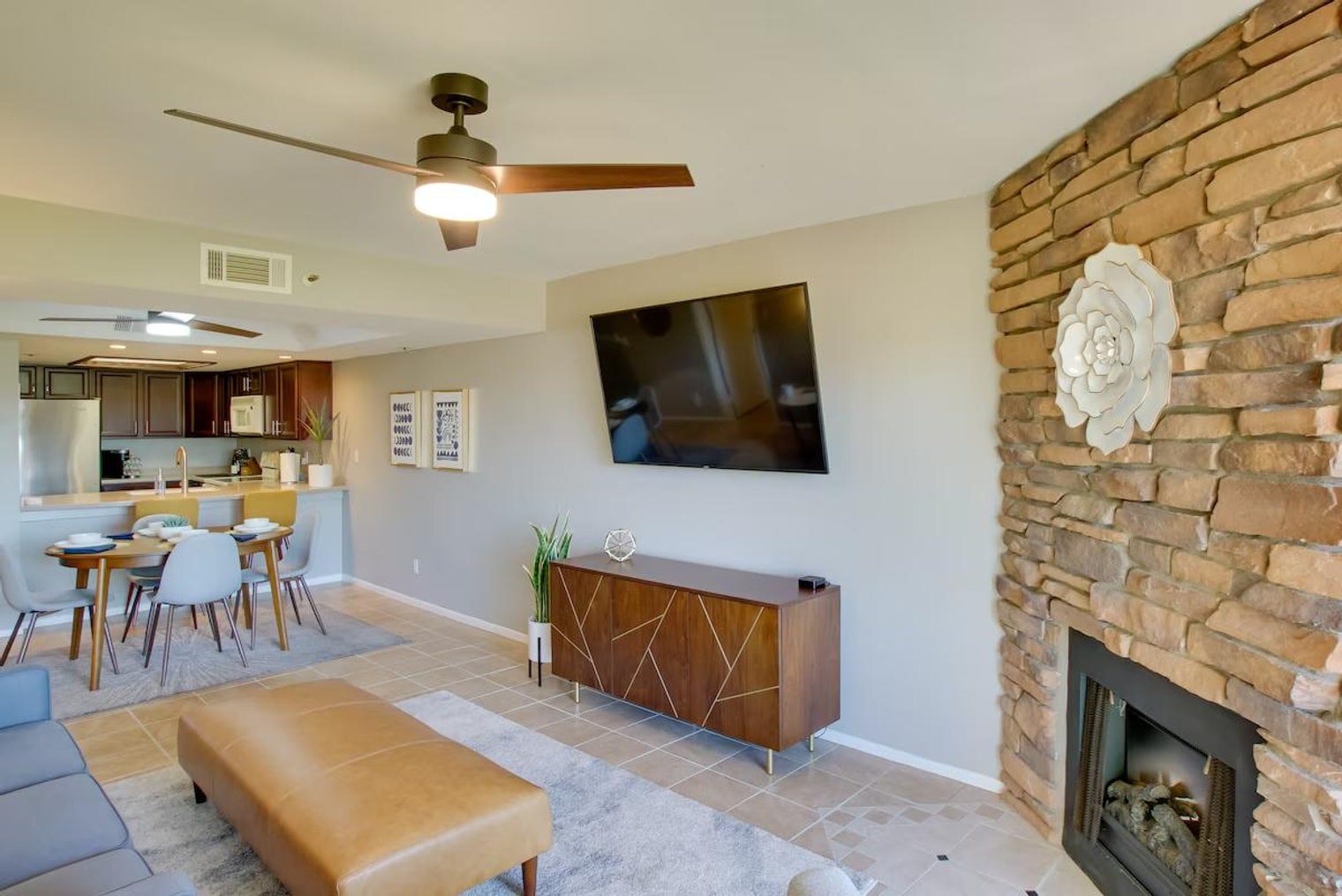 Building Photo - 7910 E Thomas Rd