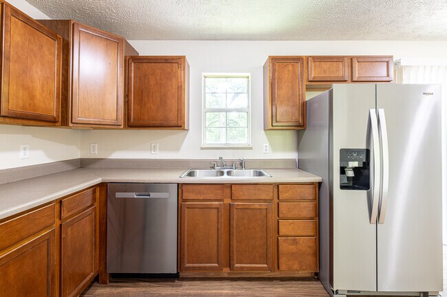 Building Photo - 320 Beechwood Dr