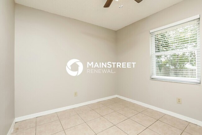 Building Photo - 4 Bedroom Pet-Friendly Home in Clermont, FL with Main Street Renewal