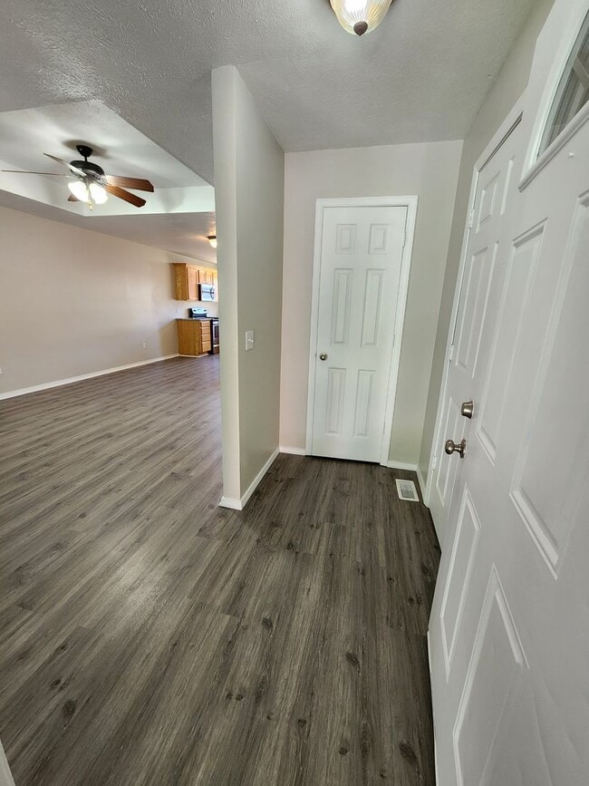 Building Photo - Spacious 3-Bedroom, 2-Bathroom Home AVAILABLE NOW!!