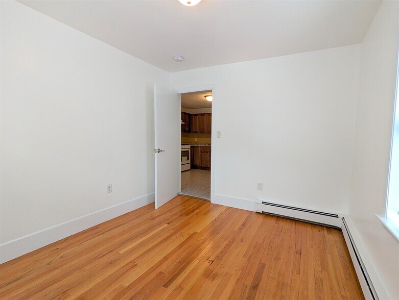 Building Photo - 322 Lowell St