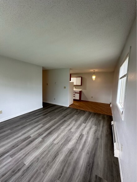 Building Photo - 1518 1st St E