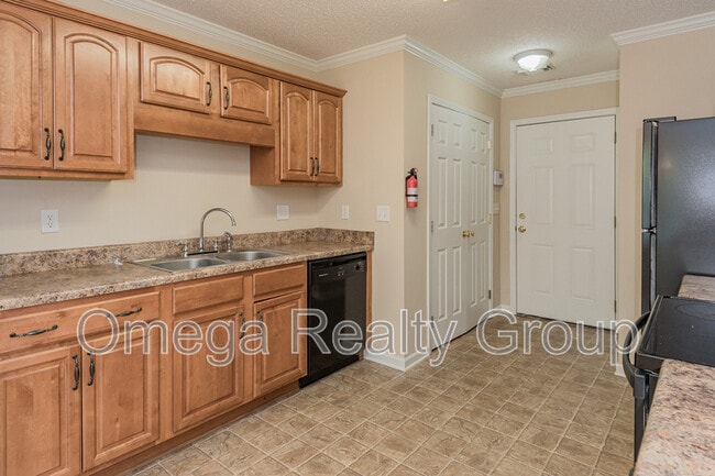 Building Photo - 3550 Cres Gardens Dr