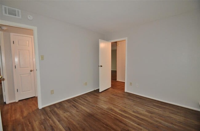 Building Photo - 83 Marabou Pl