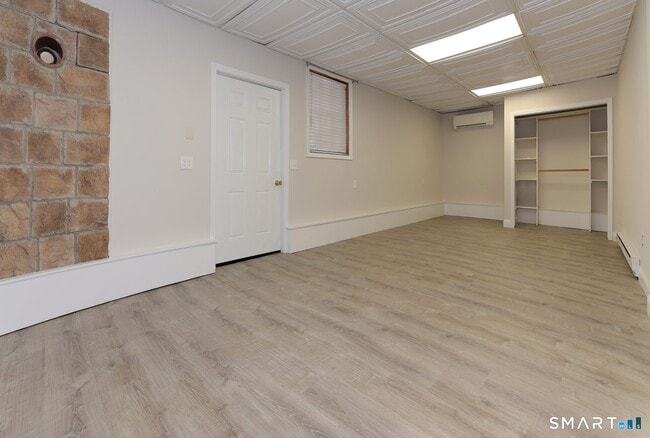 Building Photo - 81 Middletown Ave