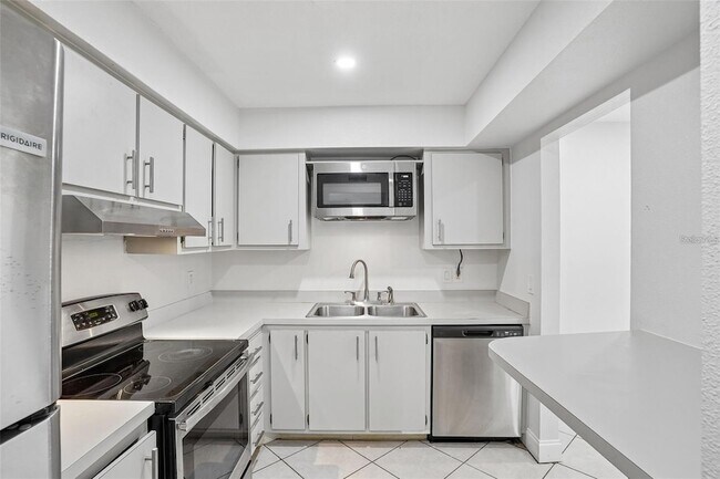 Building Photo - 546 Orange Dr