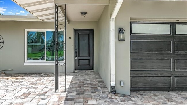 Building Photo - 572 Baywood Dr N