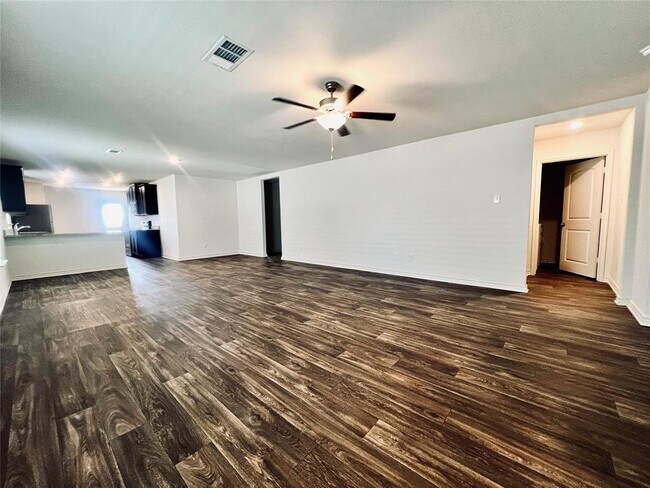 Building Photo - 520 Locksley Cove