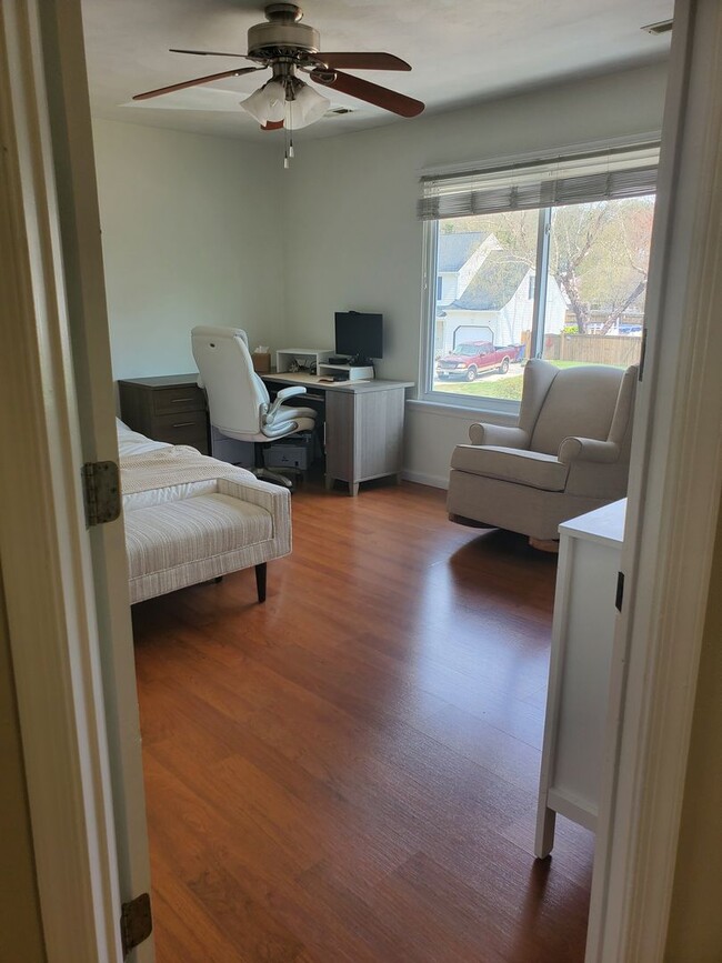 Building Photo - Deep Creek