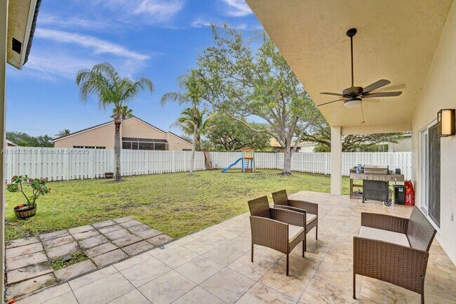 Building Photo - 1063 Cedar Falls Dr