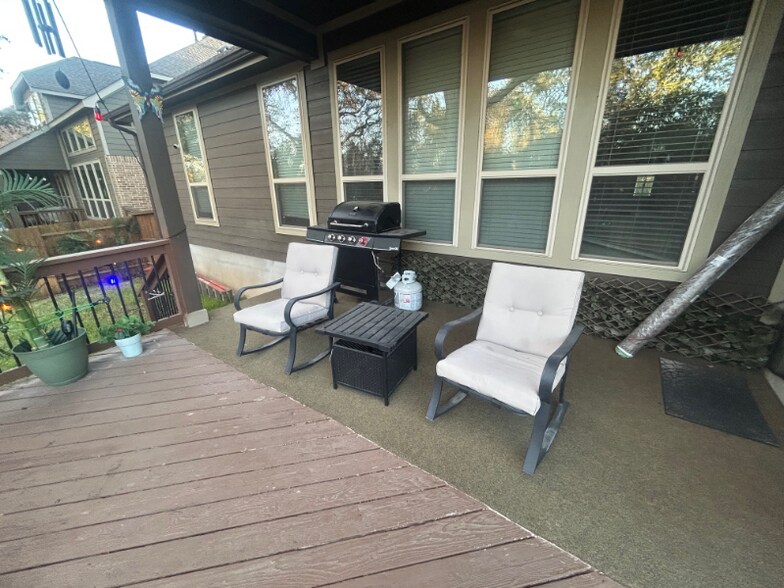 Building Photo - 724 Decathlon St