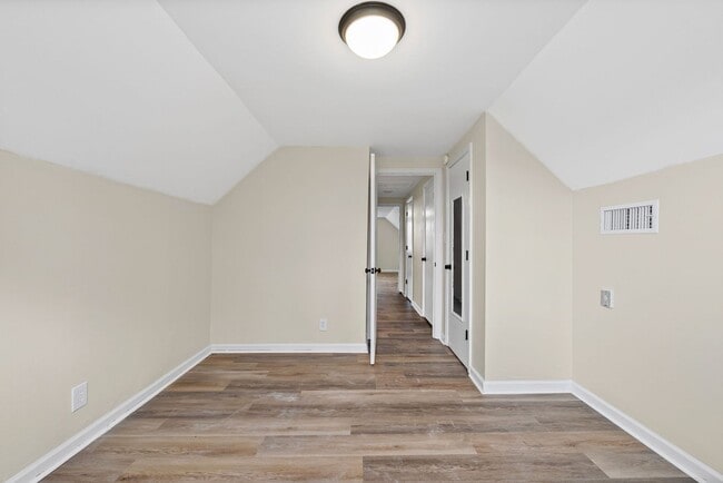 Building Photo - 564 Briarwood Dr