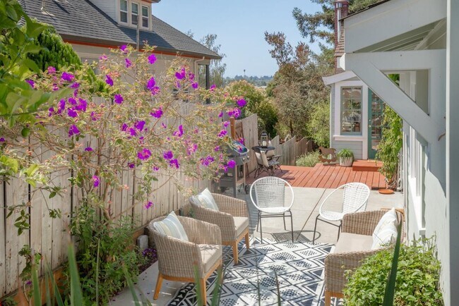 Building Photo - 114 Fairbanks St