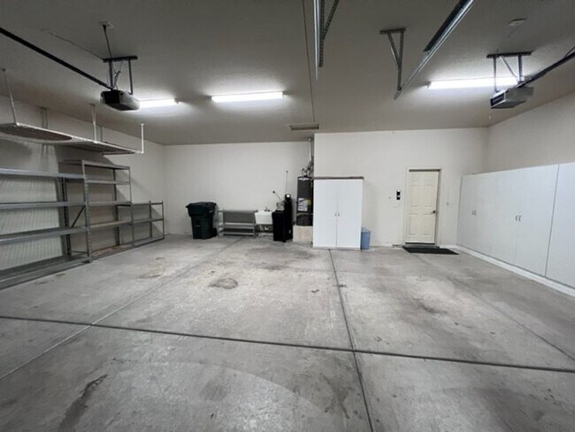 Building Photo - 3 Bed 2 Bath Golf Gated Community Pet Friendly,Boat Garage. Bullhead Parkway