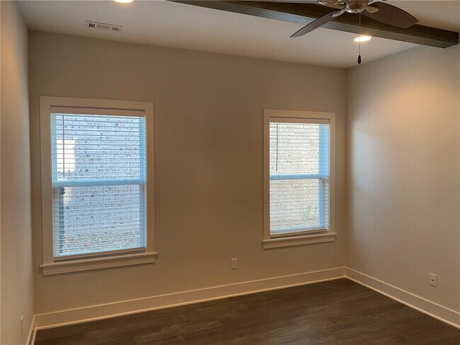 Building Photo - 2351 E Amherst Aly