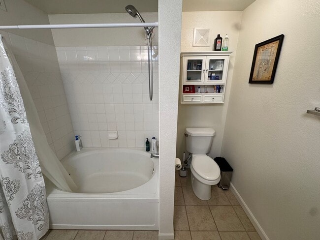 Building Photo - Maintenance Free Englewood Condo