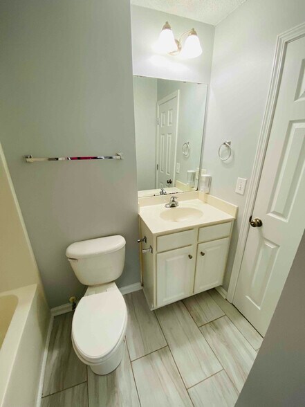 Building Photo - 247 Blue Savannah St