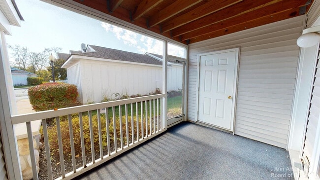 Building Photo - 2767 S Knightsbridge Cir