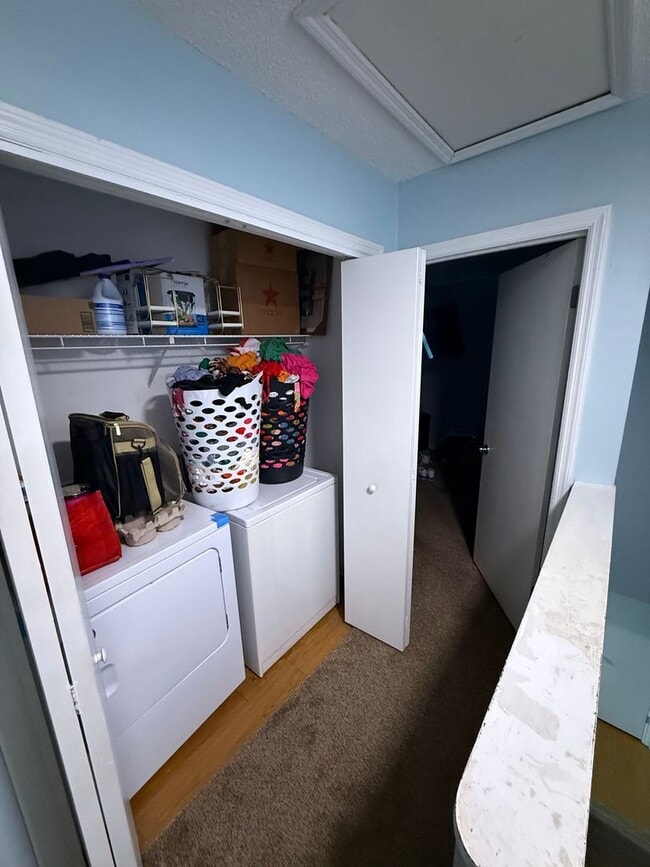 Building Photo - Upgraded 2BR/1.5BA Townhouse Apartment Con...