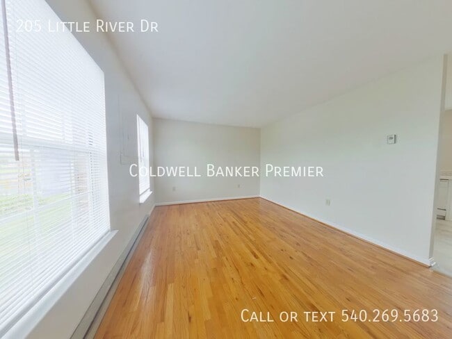 Building Photo - 205 Little River Dr