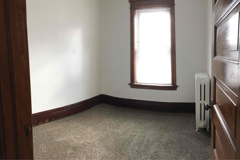 Building Photo - 423 N 1st Ave E