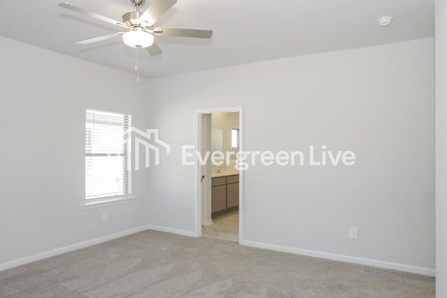 Building Photo - 14665 Mountain Strm Dr