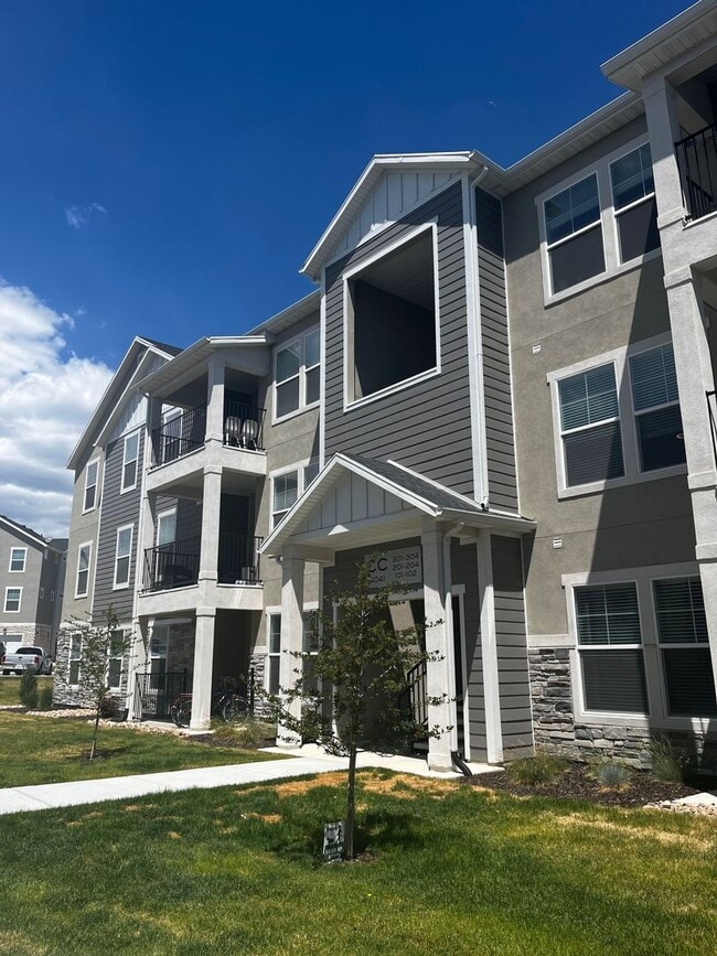 Building Photo - 4041 Uinta Way