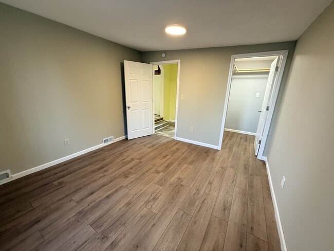 Building Photo - 608 Mt Pelia Rd