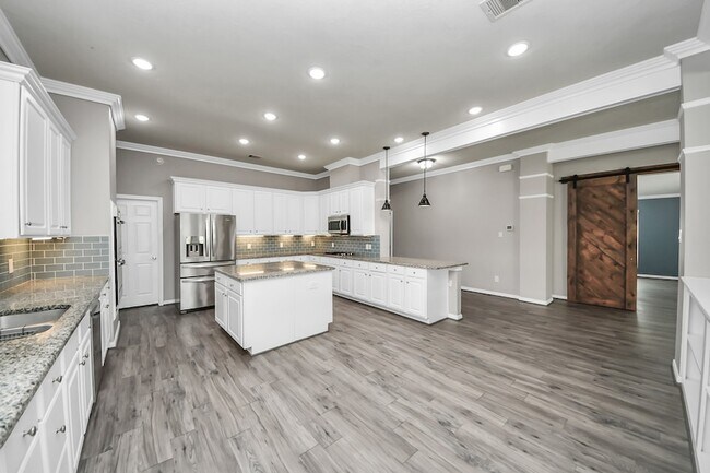 Building Photo - 2009 Amado Ln