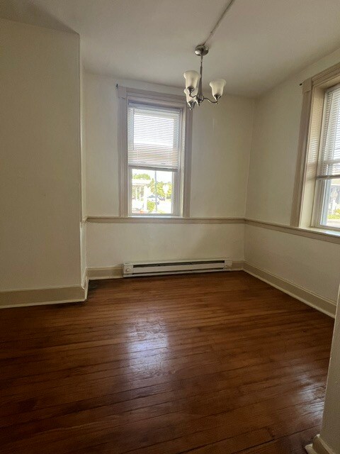 Dining Area - 1 E Maple St
