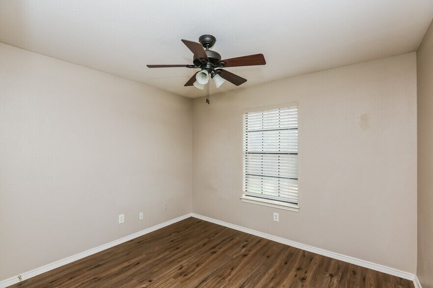 Building Photo - 804 Brittany Dr