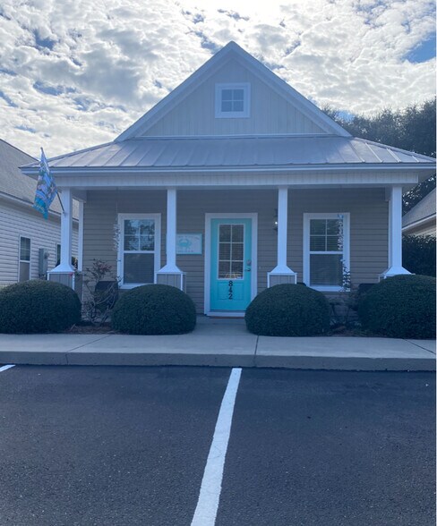 Building Photo - 842 Kiawah Ln