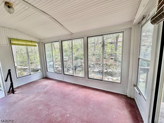 Building Photo - 515 Hamburg Turnpike