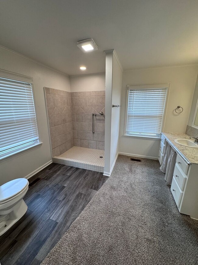 Building Photo - Midtown Charmer 2 Bed 2 Bath! Gorgeous Updates!