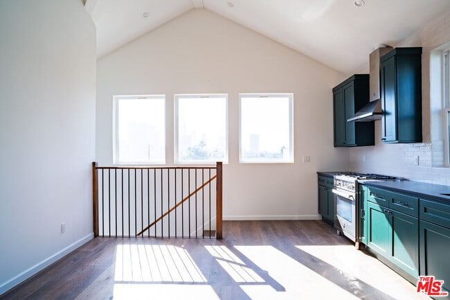 Primary Photo - 401 1/2 Firmin St
