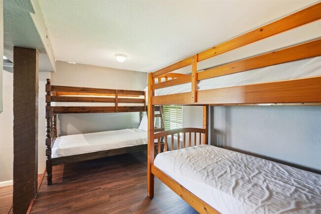 Building Photo - 4211 San Jacinto Dr
