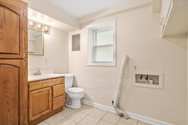 Building Photo - 2168 Jasmine Dr
