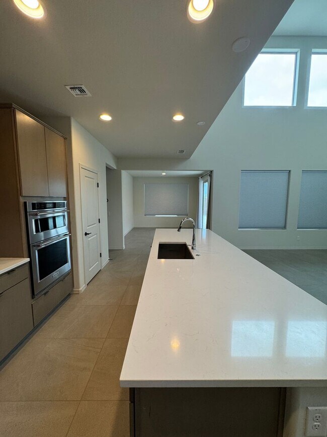 Building Photo - 17156 W Smoketree Dr