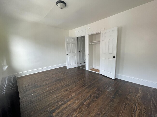 Building Photo - 521 Howard Ave