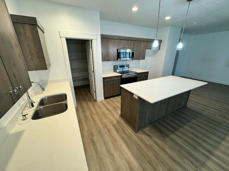 Building Photo - 2080 W 1755 S