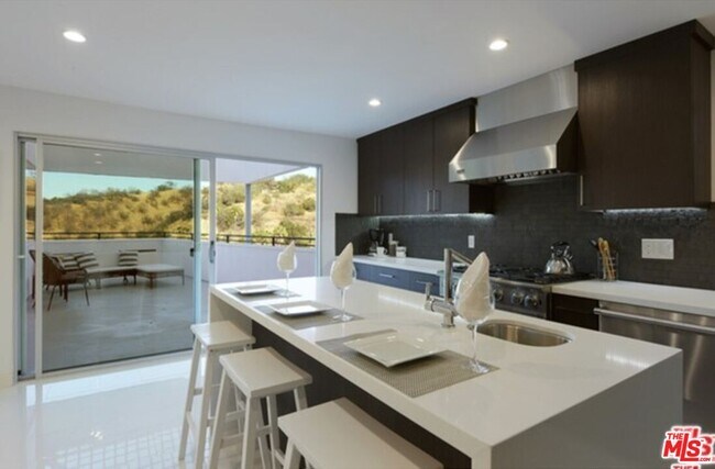 Building Photo - 3624 Avenida Del Sol