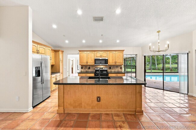 Building Photo - 10798 Cypress Bend Dr