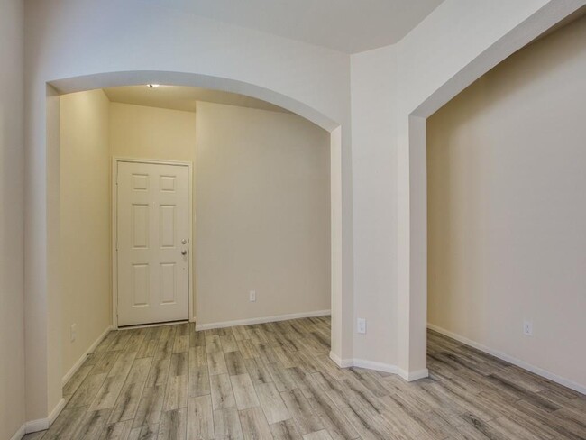 Building Photo - 4067 Mossy Pl Ln